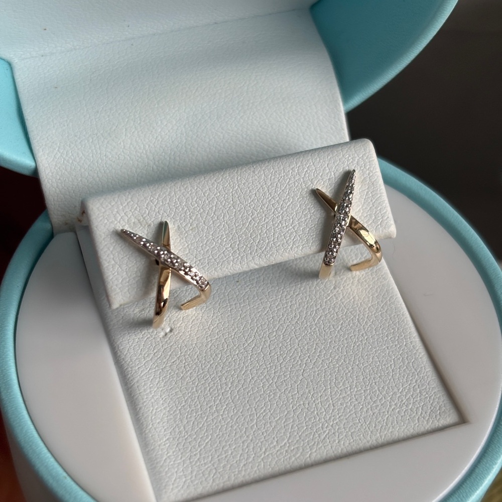 10K gold and diamond earrings sold on fb marketplace